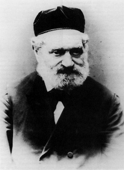 Black-and-white portrait of Rabbi Esriel Hildesheimer with a long beard and dark cap