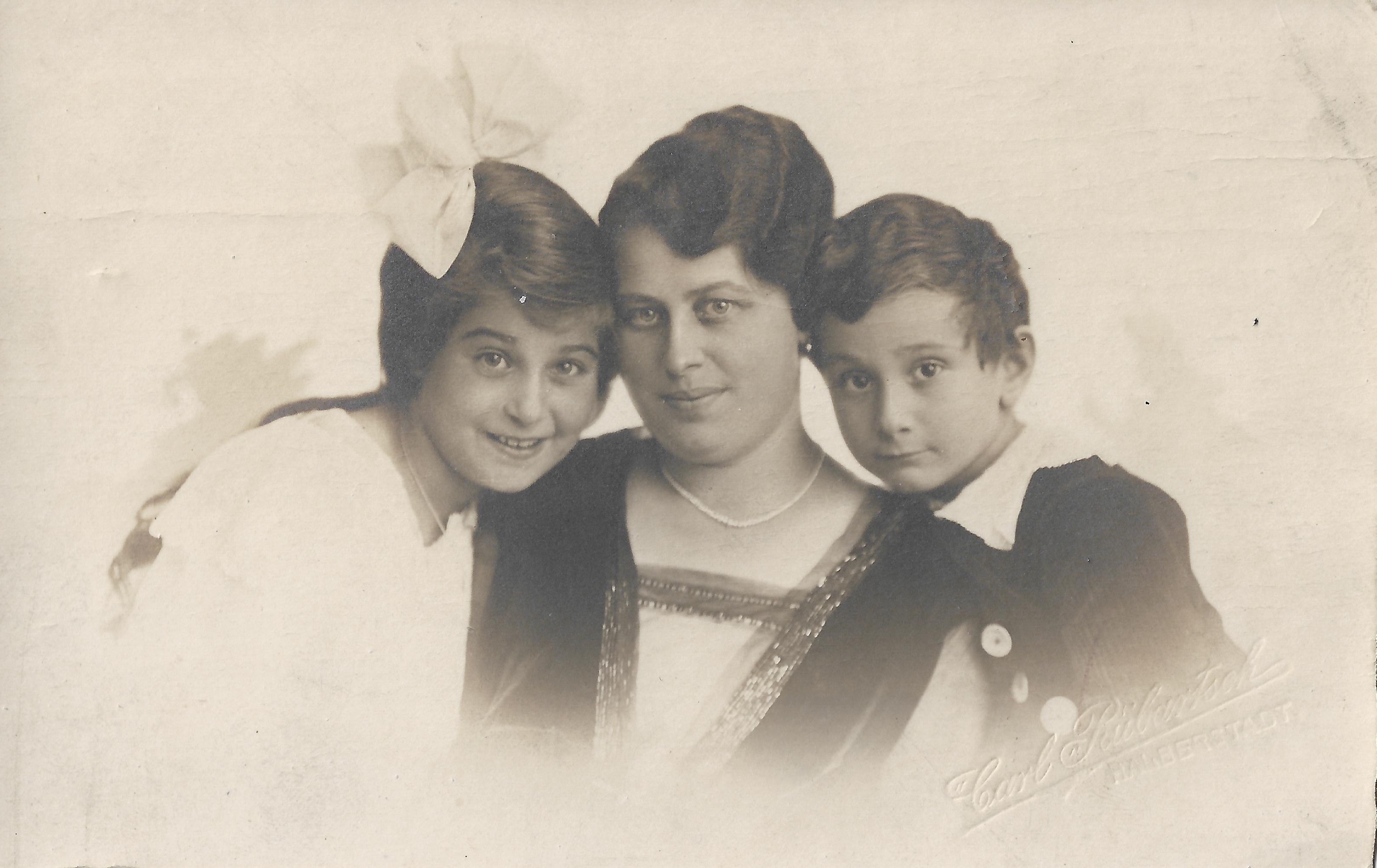 Margarete Reichenbach with her daughter Ruth and son Dolf