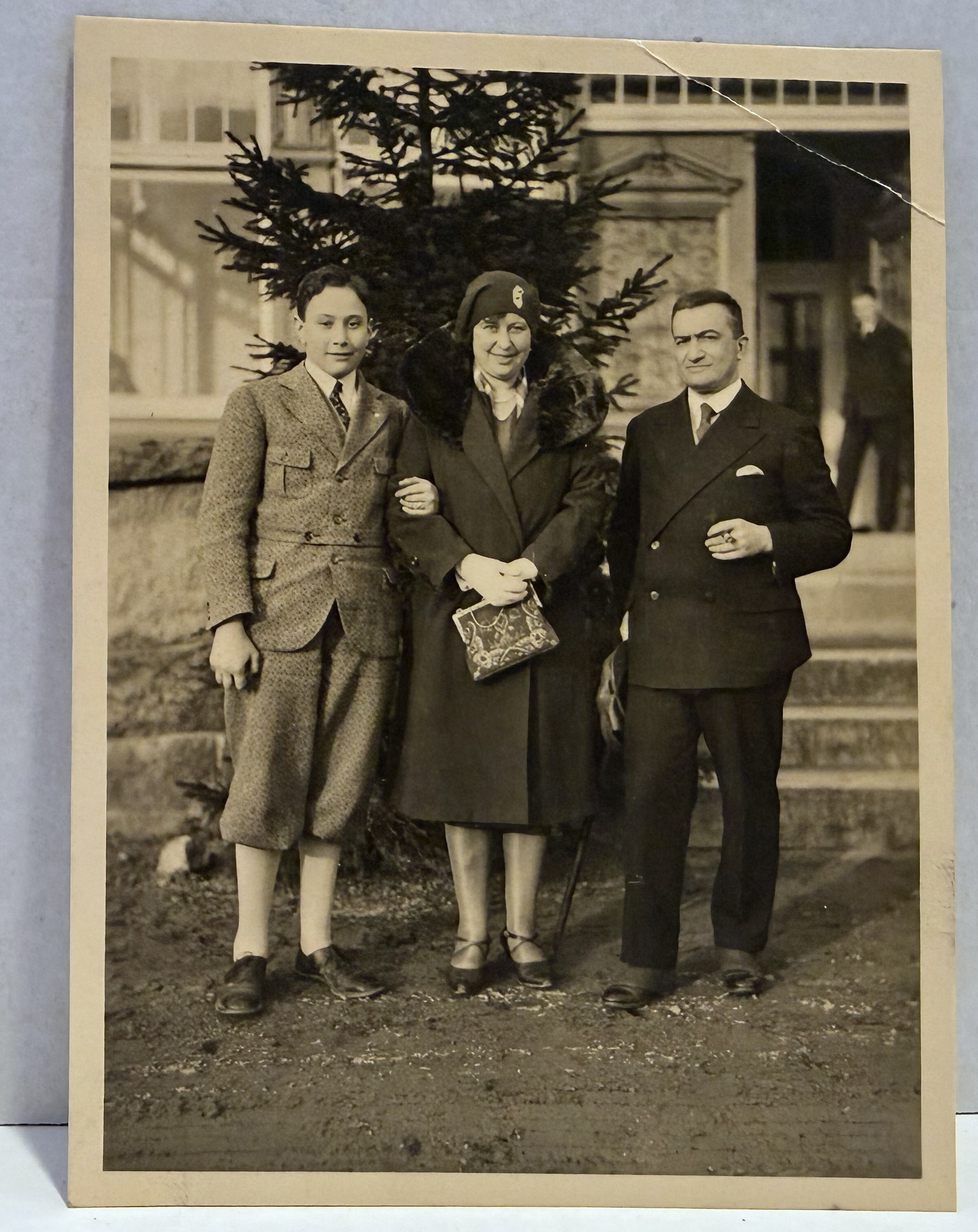 Young Dolf Reichenbach standing beside his mother Margarete and father Paul outdoors