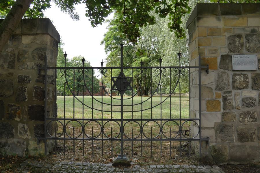Figure 18. Figure 18. The gate to the old Jewish cemetery in Halberstadt, Westendorf. Photograph: FrankBothe, 2016; CC BY-SA 4.0, v...